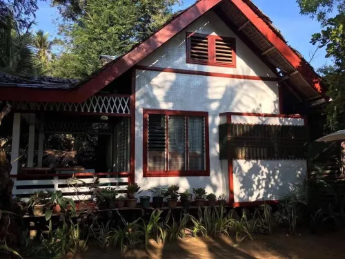 佩里亞海濱旅館