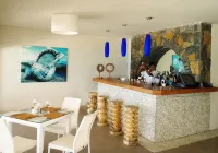 Astroea Beach Hotel - parking