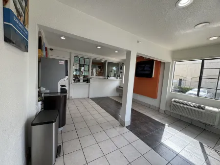 Motel 6 Bellflower, CA - Los Angeles Отели в г. Парамаунт