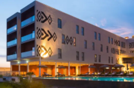 オノモ ホテル コナクリ のホテル