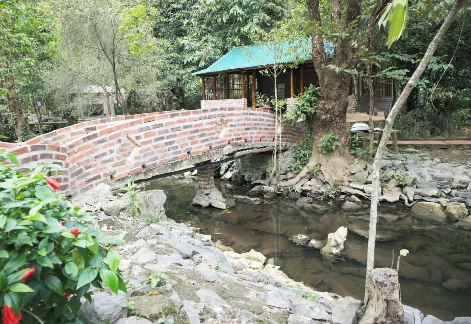 롱 푸옹 홈스테이의 아늑한 야외 공간