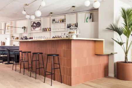 Hôtel Ami - Orso Hotels Отели рядом с достопримечательностью «Musee Mendjisky-Ecoles de Paris»