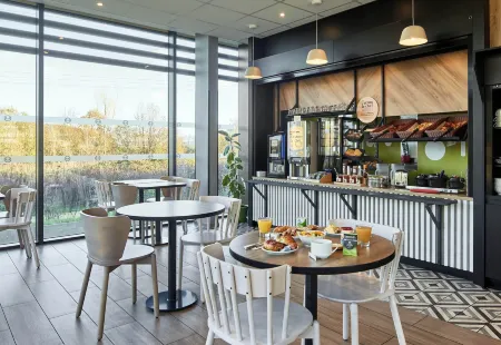 B&B Hôtel Igny Palaiseau Отели в г. Сакле