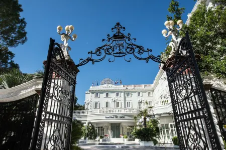 Grand Hotel des Bains Отели рядом с достопримечательностью «Мизано Марко Симончелли»