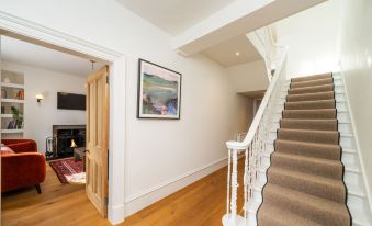 Kirkton Family Farmhouse with Hot Tub, Alford, Aberdeenshire