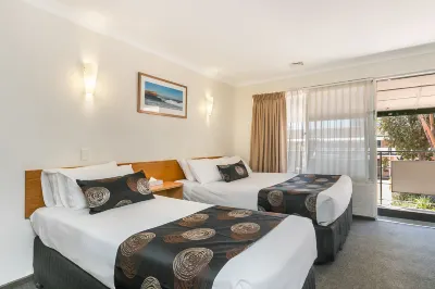 Flag Motor Lodge Hotels near Curtin University