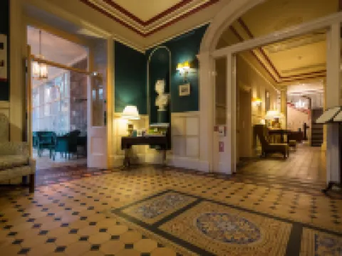 Macdonald Leeming House