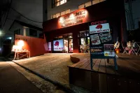 RED HELMET House＆Sports Bar Hiroshima - بيت ضيافة
