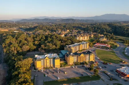 The Resort at Governor's Crossing Отели рядом с достопримечательностью «Уайлдернесс эт Смокис»