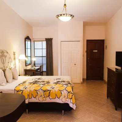 هوتل إل ألمندرو Hotels near كاتدرائية متروبوليتان