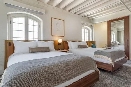 One11 Hotel Отели рядом с достопримечательностью «Лонг Вью Хаус энд Гарденс»