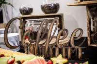 Cambridge Hotel and Conference Centre - breakfast