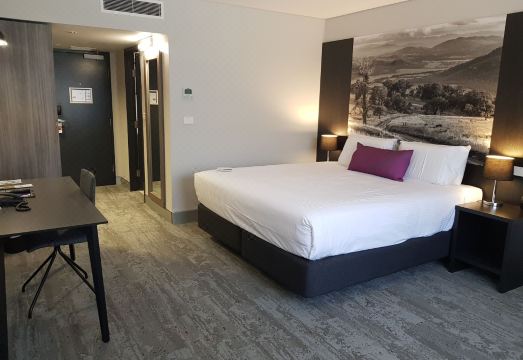 5. 머큐어 탬워스..