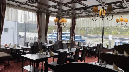 Hotel Rheinlust Отели в г. Брей