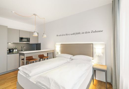 1. 하이파크 바이 ..