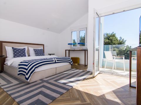 Seafront Luxury Apartments Fun