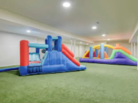 Game Farm Villa by Avantstay 10Bdr, Private Pond, Spa, Pool Family-Friendly Hotels in Catskill