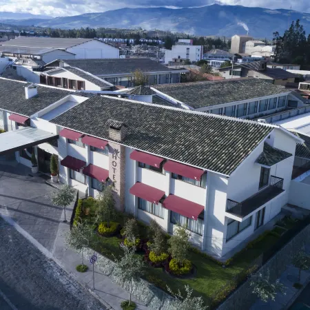 Quindeloma Art Hotel And Gallery