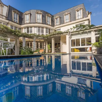 Hotel San Carlos Отели рядом с достопримечательностью «Рельефная карта Гватемалы»