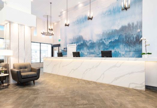 2. 샌드맨 호텔 캘..