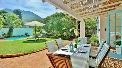 هوت باي بيتش كوتيدج Hotels near Duiker Island