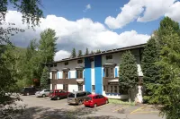 St Moritz Lodge and Condominiums - parking
