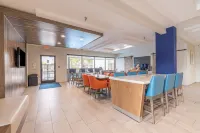 Holiday Inn Express & Suites College Station Hotels in Brazos County