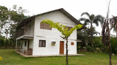 Jomajean Garden Отели рядом с достопримечательностью «Заповедник Бантод Риф Марин»