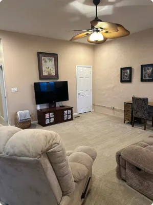 The Castle - Downtown Shopping and Eating easy pleasant walk Hotels in Oneonta