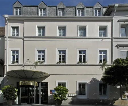 Dom Hotel Limburg Отели в г. Штайнсберг