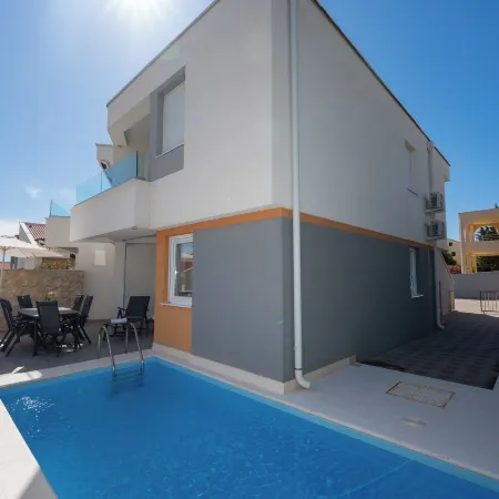 Apartment Funtastic with Private Heated Pool
