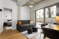 Global Living I The Graf - East Side Gallery