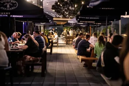 The Seaview Tavern Motel Отели в г. Вулгулга