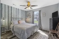 Honey Hole - 3 Bdr Hilltop Haven Close to Branson Attractions!