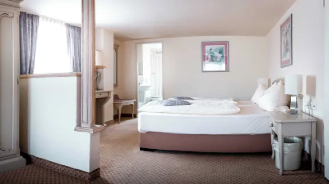 هوتل إلبرويخ دوسيلدورف Hotels near هولتهاوزِن