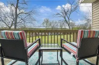 Happy Place Hideaway - Walk to Taneycomo!