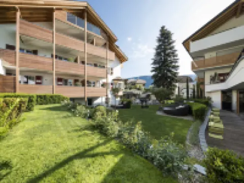 Boutique Hotel Zum Rosenbaum Hotels in Nalles