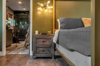 The Sinatra - Fun, 5BD Home! Huge Pool! Game Room!