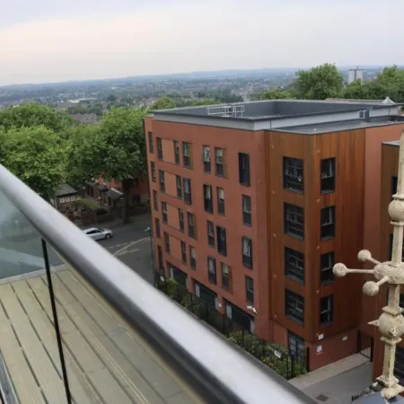 1 Bed Flat - Sleeps 2 - Parking - Balcony - Wifi