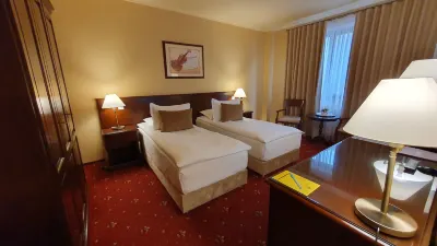 Garden Club - Hotel & Restaurant - Free Outdoor Pool & Parking 파라디술 아크바티크 주변 호텔