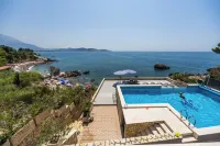 Suites Castello Hotels in Sutomore