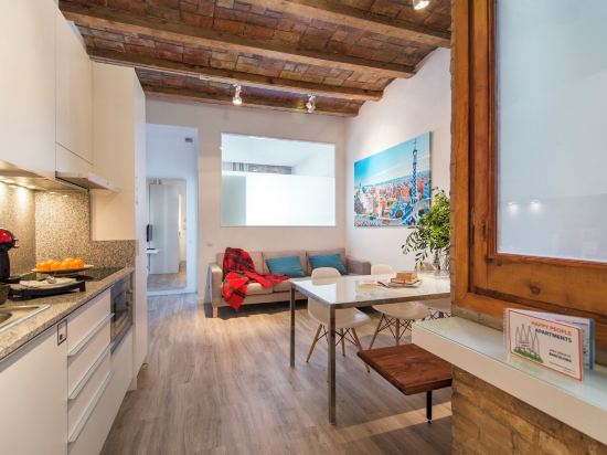 Happy People Sagrada Familia Apartments