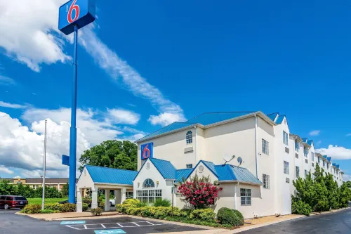 Motel 6 Chattanooga, TN - Downtown Hotels in Rossville