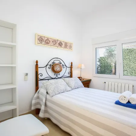 Private Pool, Garden, Barbecue and Beach Nearby