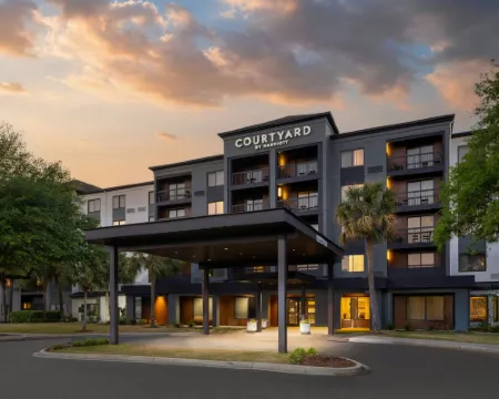 コートヤード・マートル・ビーチ・ベアフット・ランディング マートル・ビーチのホテル