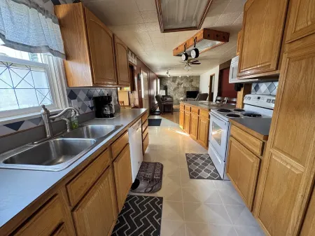 Sixty minutes to Glacier Park! Family friendly house.