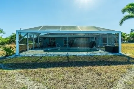 "canal Dreams" 3 Br2 Ba Pool Home On The Canal