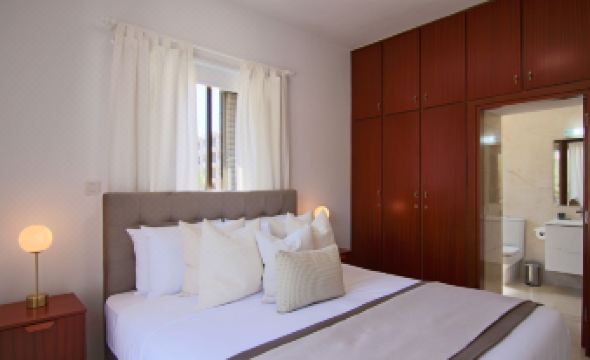 Phaedrus Living: City View Luxury Flat Androcleous