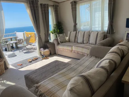 Seaview,Sleeps 4to6,Pet Friendly, Parking Отели рядом с достопримечательностью «Замок Корф»