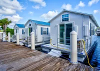 Treasure Harbor Hotel di Tavernier